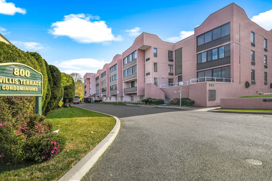 800 Willis Avenue 201, Albertson, NY 11507, Presented by Christine Lavelle, Coach Realtors